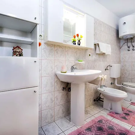 In With Two-bedrooms 5 דירה *
